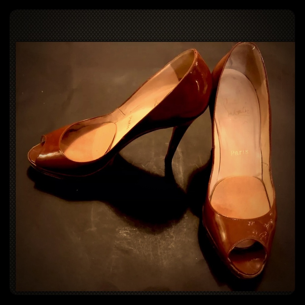 CHRISTIAN LOUBOUTIN Platform Patent Leather shoes!